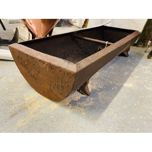 33 - Victorian heavy metal trough ' E. PACE & Co.' 30''l