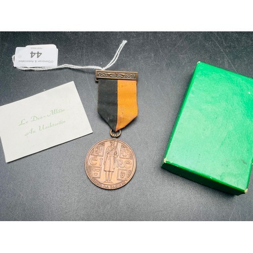 44 - Original Irish war of independence medal  with box and Presidential compliments slip