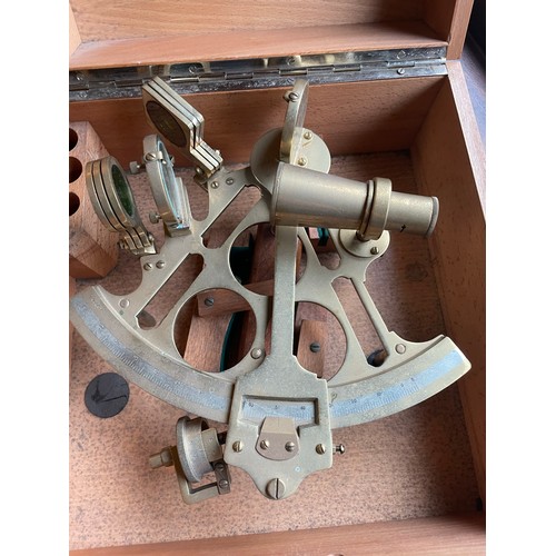 237 - Enosa Madrid, Ships Sextant complete with case and certificate