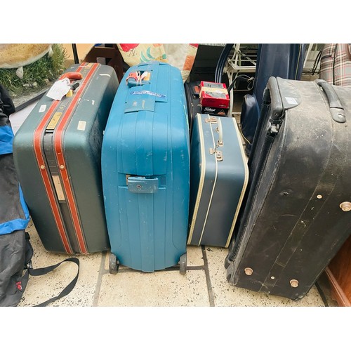 7 - A collection of 5 luggage cases