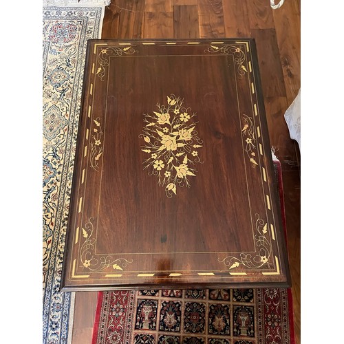 137 - A superb nest of 3 inlaid and mahogany side tables, largest size -22''h x 19''w