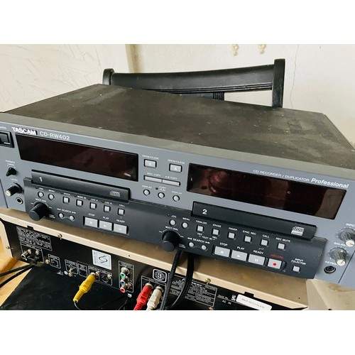 330 - Tascam CD- RW 402