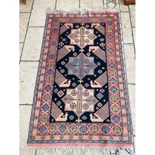 121B - Vintage Pakistan hand knotted 100% wool rug, 190cm x 118cm, knots per square inch - 170