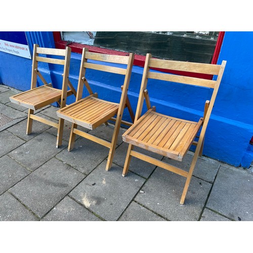 235A - A set of 3 folding patio chairs