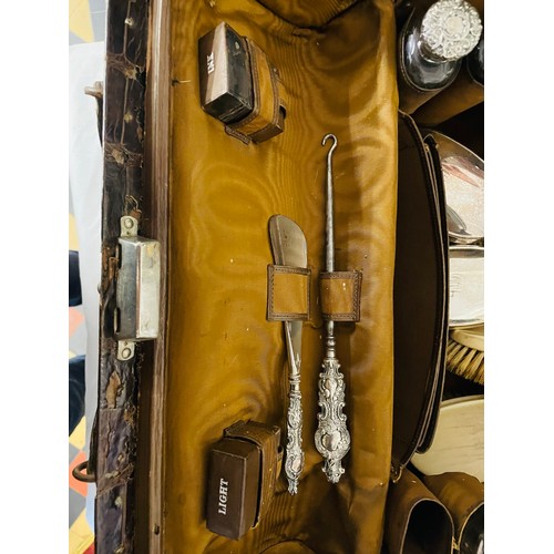 80 - Magnificent 1920's toiletry bag with crocodile leather and covers and brushes in sterling silver, 15... 