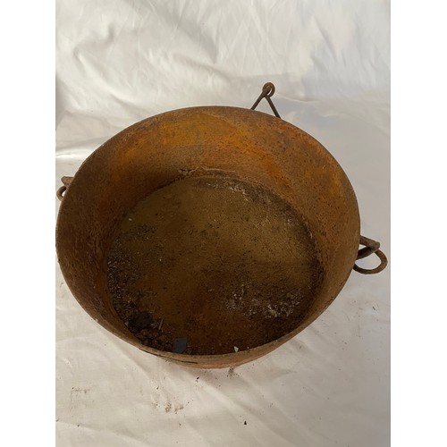 81 - Antique cast iron oven with iron handle, 14''d