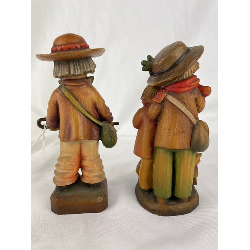 90 - A pair of carved wooden Italian figures (Anri), 6''h