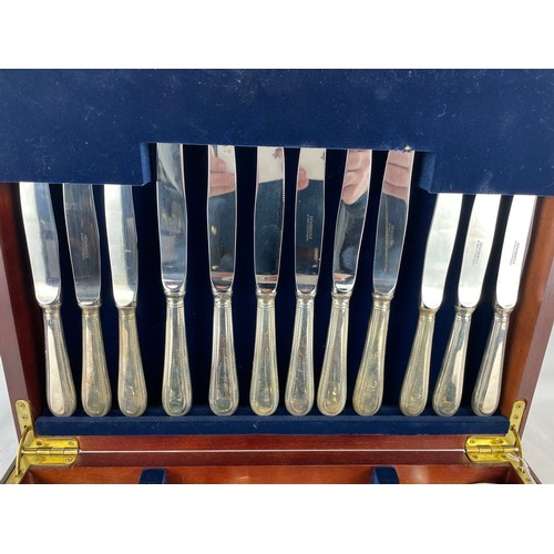 114 - Superb set of Newbridge cutlery, 49 pieces