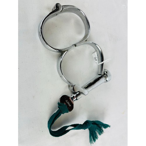 45 - The Irish 8 steel handcuffs with original key made by Hiatt in England, This type of handcuff was us... 