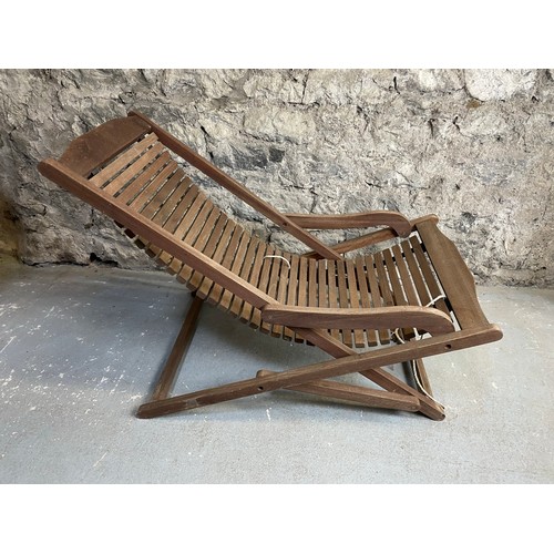 66 - Antique vintage deck chair