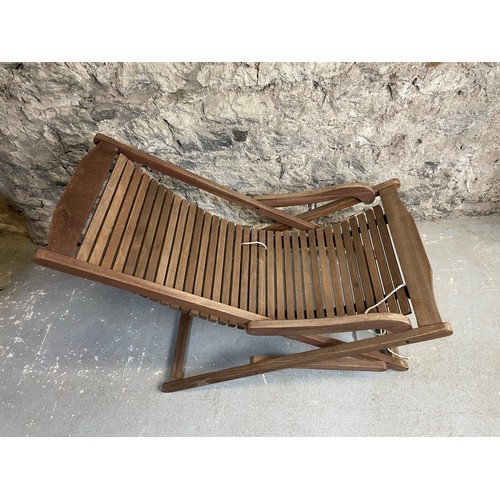 66 - Antique vintage deck chair