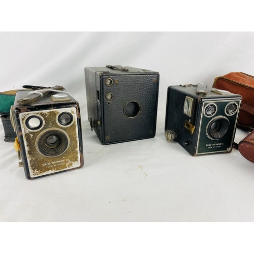 320 - A collection of 6 vintage cameras including Kodak Brownie