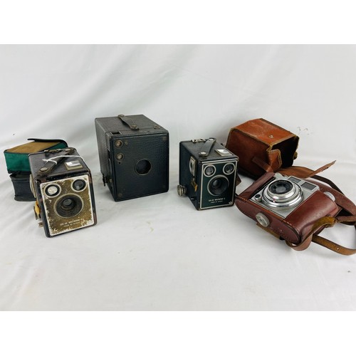 320 - A collection of 6 vintage cameras including Kodak Brownie