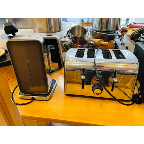 7 - Breville 4 slice toaster and Panasonic electric kettle