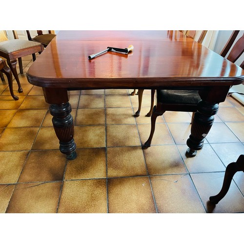 74 - Superb Victorian 8' oak extension table including 2 leafs and winder 46''w x 29''h