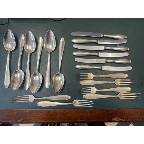 393 - WMF (Württemberg Metal Factory) Germán silver plate, marked '90' on the handles. 6 forks, 6 knives a... 