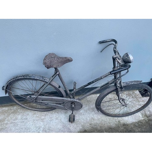 108A - Superb ladies Raleigh bicycle with chain guard and Brooks saddle. Also original light to the front.