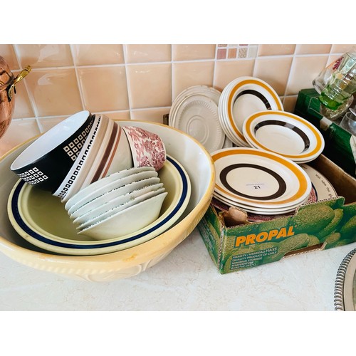 21 - A collection of crockery and mixing bowls including Greens (as found)