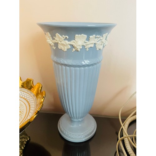 95 - Large Wedgewood vase, 11''h