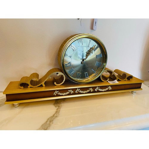 147 - Rhythm mantle clock, battery operated, 9''h x 20''w