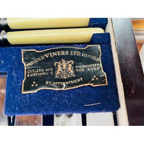 226 - Magnificent canteen of cutlery by Viners, Sheffield complete with drawer and key in a mahogany case.... 