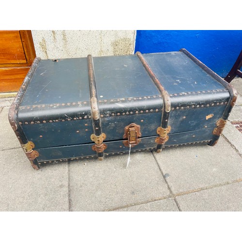 157A - Vintage Victorian luggage case with 2 way opening. Complete with insert. bent wood and 2 leather str... 