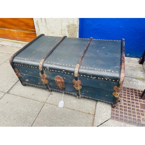 157A - Vintage Victorian luggage case with 2 way opening. Complete with insert. bent wood and 2 leather str... 