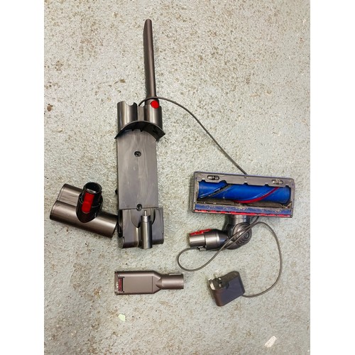 29A - Dyson V8 vacuum cleaner and accessories including charging cable. Cordless, in working order