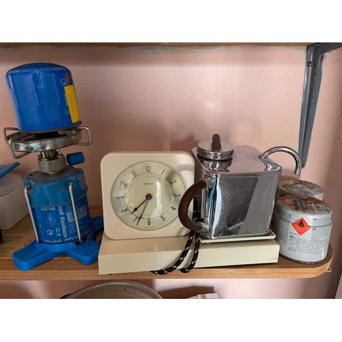 306 - Gas camping stove and 3 cylinders along and tea - o -matic by PIFCO