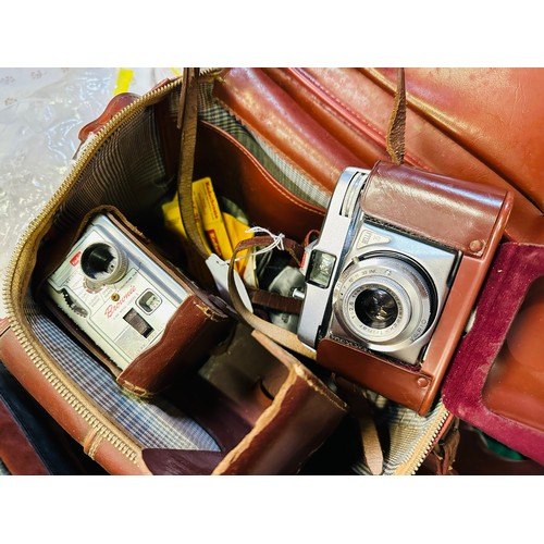 83 - Pentax Zoom 105 super with leather case and manual, Brownie 8mm Movie camera II and Bilora Bella 35 ... 