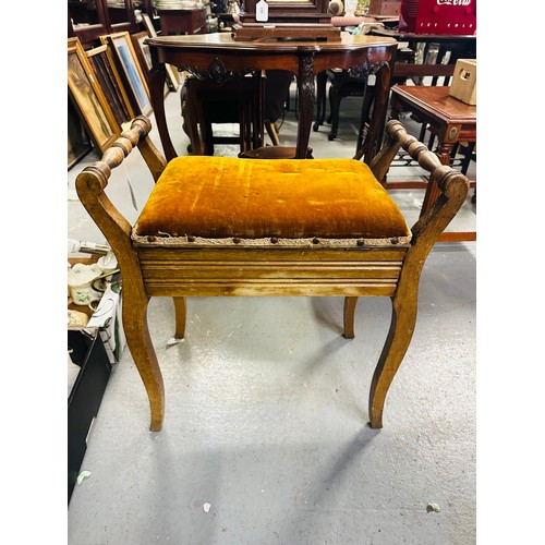 115 - Victorian piano stool with music sheet well. 20''h