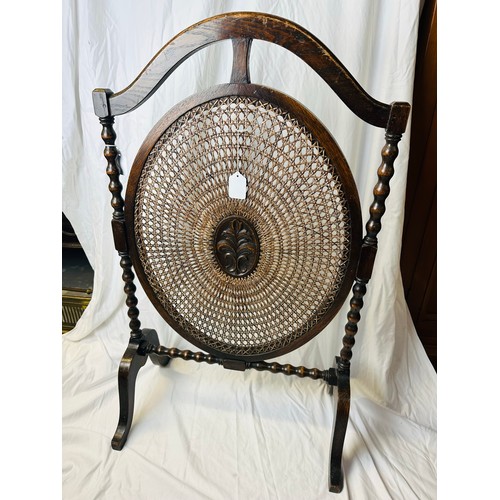 96 - Oak and wicker firescreen, 39''h x 23''w