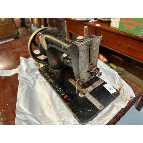 281 - Singer sewing machine