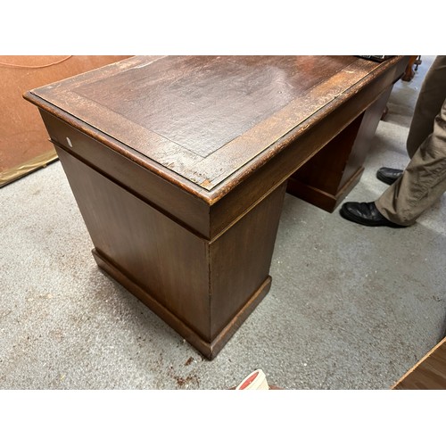 338 - Victorian knee hole writing desk with Rexine inset, 121cm w