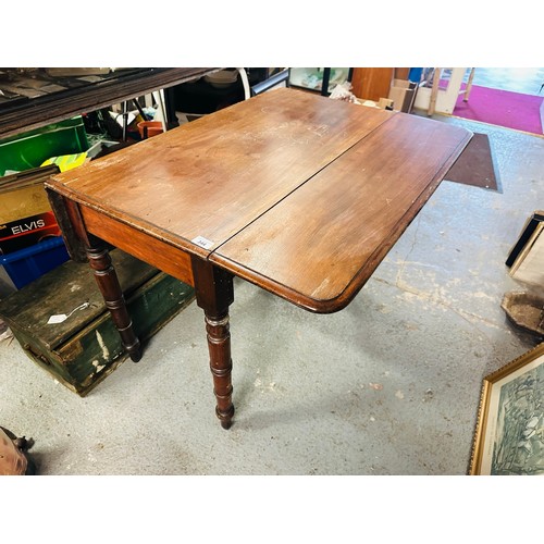 344 - An late 19th century Drop leaf mahogany Pembroke table with turned supports, 91cm w