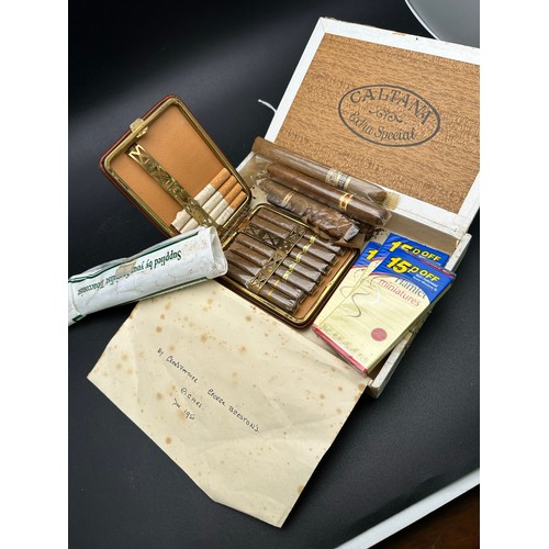 384 - Box of Cuban cigars and others, as photographed.