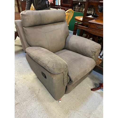 15 - Recliner armchair in good order, seat h 17''