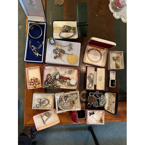 68 - A large collection of unsorted vintage jewelry and watches, gold pendants etc.