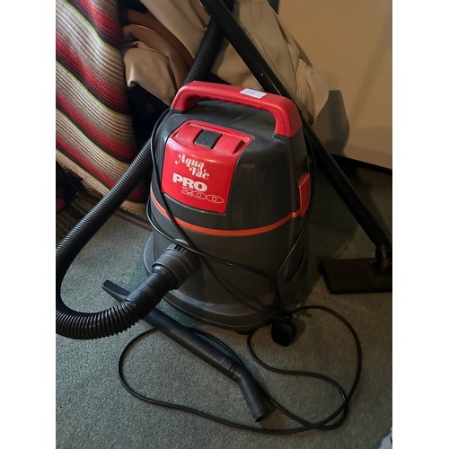 66 - Aqua Vale Pro 200 vacuum cleaner