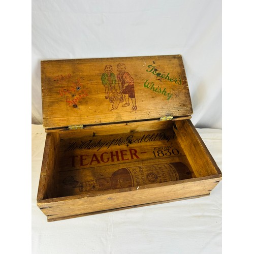 135 - TEACHERS WHISKEY OLD PICTORIAL PUB DISPLAY PINE CRATE H27CM W42CM
D12CM