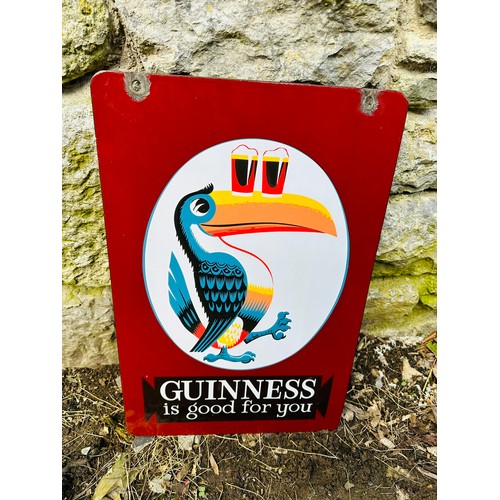 174 - ORIGINAL DOUBLE SIDED GUINNESS TOUCAN SIGN. BOTH SIDES IN
VERY GOOD CONDITION H60CM W40CM