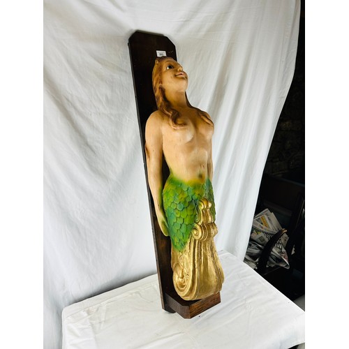 203 - OLD SHIP FIGURE HEAD OF MERMAID MOUNTED ON WOOD, HEAVY RESIN
COMPOSITE GREAT PATINA CIRCA 1960'S RAR... 