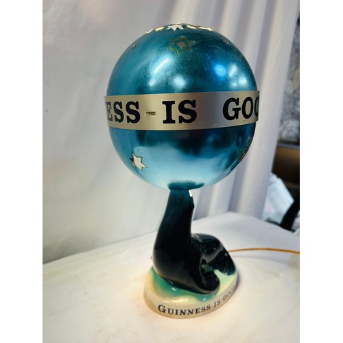 242 - OLD ORIGINAL CARLTONWARE GUINNESS GUINNESS SEAL LAMP WITH
ORIGINAL GLOBE. TO FIND ONE WITH GLOBE IS ... 