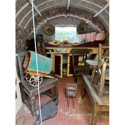 110 - OLD GYPSY CARAVAN FOLK ART, WITH THE ORIGINAL HAND PAINTED CANVAS ROOF AND HAND MADE GLASS WINDOWS, ... 