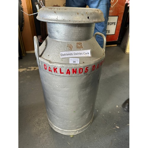 38 - OAKLANDS DAIRY CORK 10 GALLON MILK TANK,