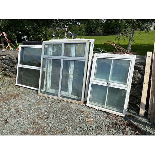 68 - A COLLECTION OF 5 PVC WINDOWS AND 2 ALUMINIUM WINDOWS, VARIOUS SIZES