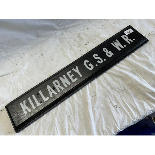 103 - GREAT SOUTHERN AND WESTERN RAILWAYS
KILLARNEY WOODEN WALL MOUNTED SIGN H12CM
W65CM D2CM