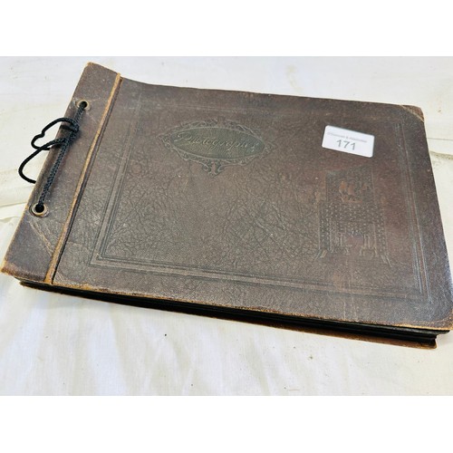 171 - OLD BLACK & WHITE PHOTO LEATHER BOUND ALBUM
RELATING TO A SAILOR'S LIFE 1930’S H19CM W29CM
D2CM