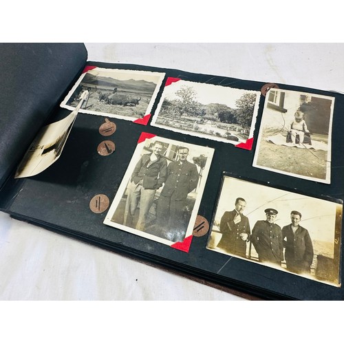 171 - OLD BLACK & WHITE PHOTO LEATHER BOUND ALBUM
RELATING TO A SAILOR'S LIFE 1930’S H19CM W29CM
D2CM