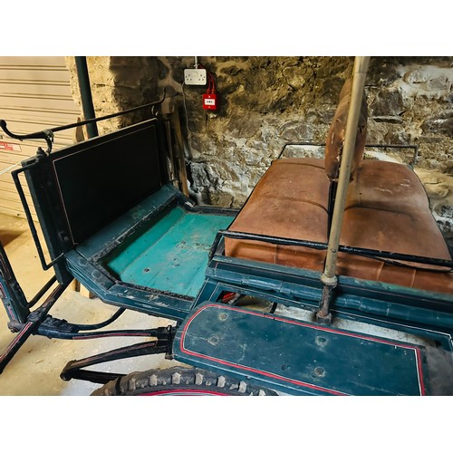 120A - 6 SEATER VICTORIAN CARRIAGE WITH FRINGED CANOPY TOP